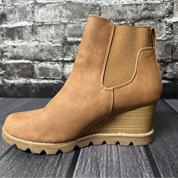 Universal Thread Linda Wedge Cognac size 7.5 Suede Wedge Tan Slip On - Picture 4 of 10